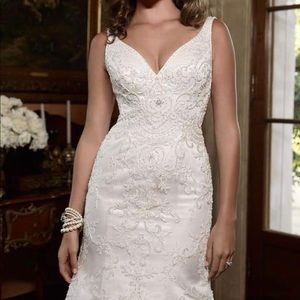 Casablanca wedding dress with veil Size 14